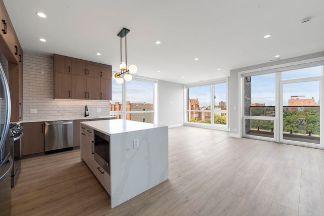 2351 W Flournoy Street 302, Chicago, IL 60612