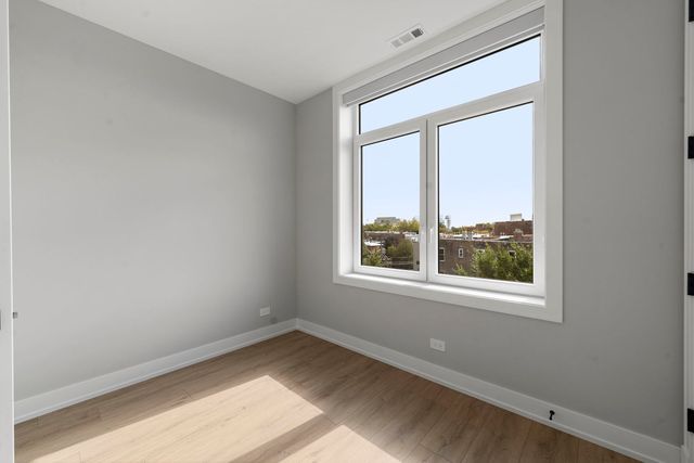 2351 W Flournoy Street 302, Chicago, IL 60612