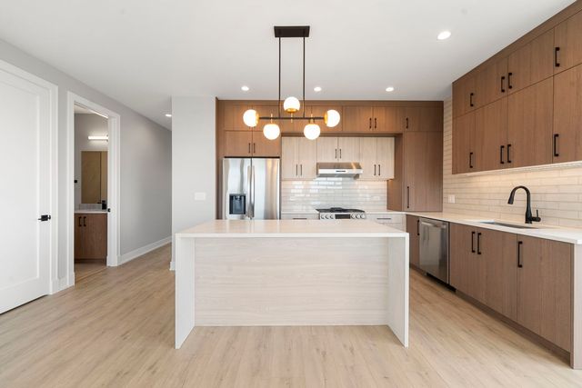 2351 W Flournoy Street 302, Chicago, IL 60612