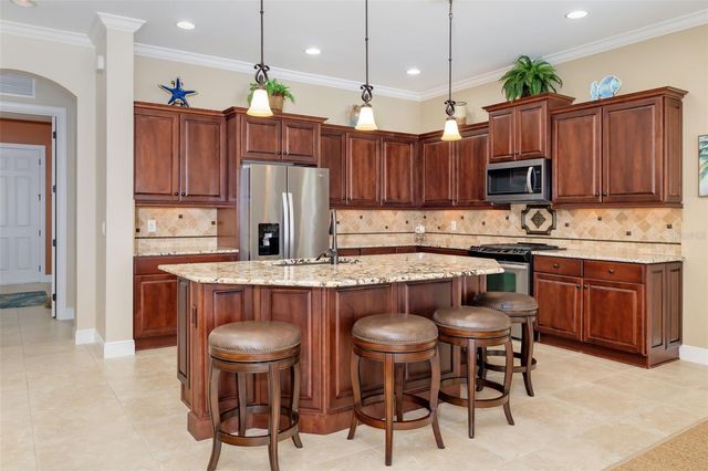 5216 LAKE OVERLOOK AVENUE, Bradenton, FL 34208