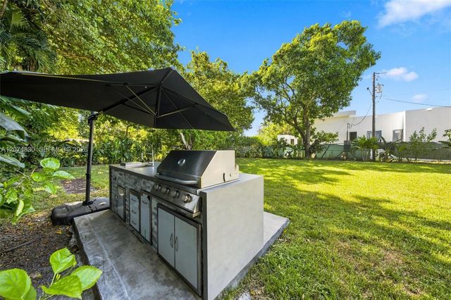 12025 NE 5th Avenue 12025, Biscayne Park, FL 33161