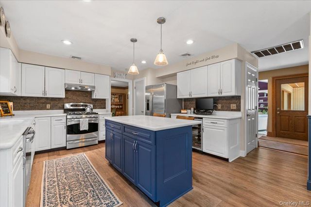 20 Aberdeen Drive, West Nyack, NY 10994