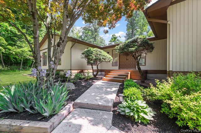 20 Aberdeen Drive, West Nyack, NY 10994