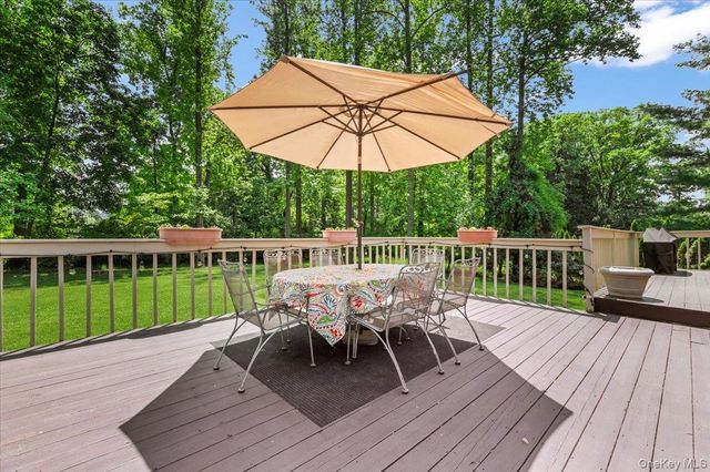 20 Aberdeen Drive, West Nyack, NY 10994
