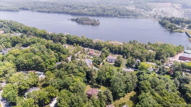 20 Aberdeen Drive, West Nyack, NY 10994
