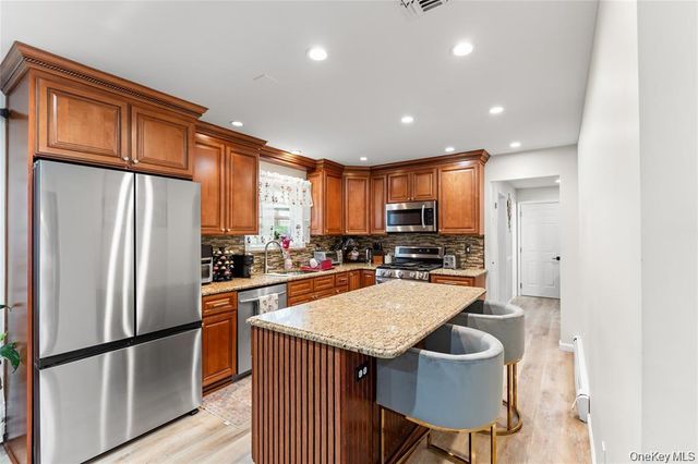 18 Valley Drive, Nanuet, NY 10954