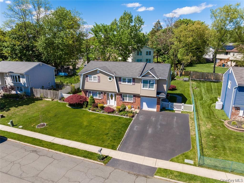 18 Valley Drive, Nanuet, NY 10954 — photo 2