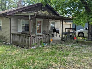 906 N Homewood Avenue, Springfield, MO 65803