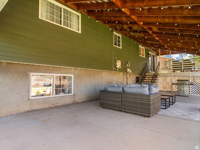 877 N STARCREST DR, Salt Lake City, UT 84116