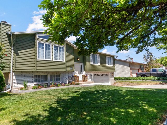 877 N STARCREST DR, Salt Lake City, UT 84116
