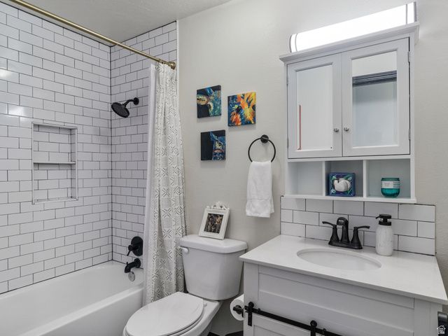 877 N STARCREST DR, Salt Lake City, UT 84116