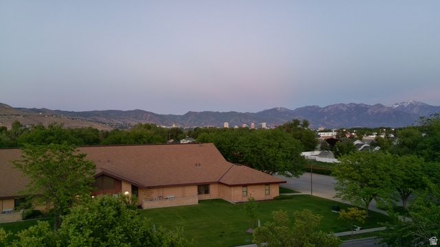 877 N STARCREST DR, Salt Lake City, UT 84116