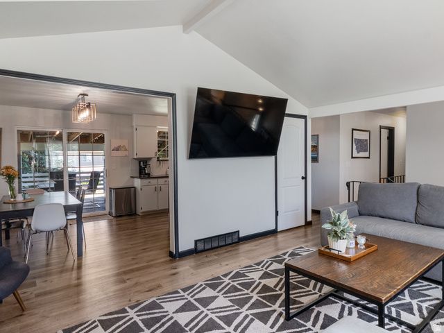 877 N STARCREST DR, Salt Lake City, UT 84116
