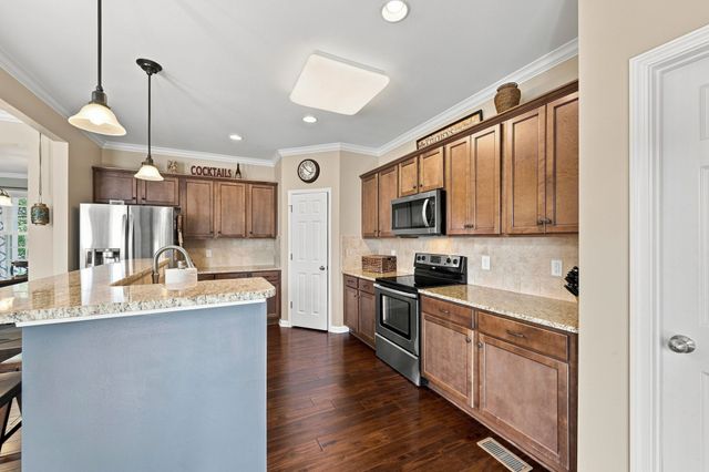 719 Crestmark Dr, Mount Juliet, TN 37122