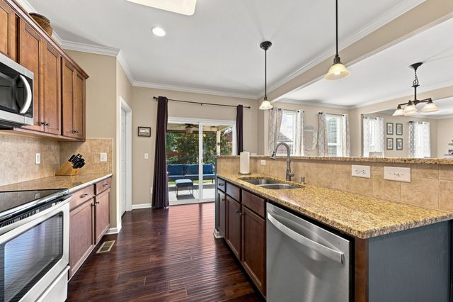 719 Crestmark Dr, Mount Juliet, TN 37122