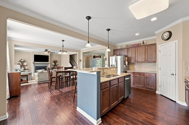 719 Crestmark Dr, Mount Juliet, TN 37122