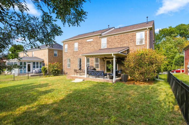 719 Crestmark Dr, Mount Juliet, TN 37122