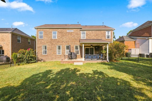 719 Crestmark Dr, Mount Juliet, TN 37122