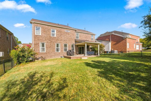 719 Crestmark Dr, Mount Juliet, TN 37122