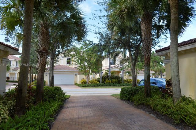 1591 Passion Vine Cir 10-2, Weston, FL 33326