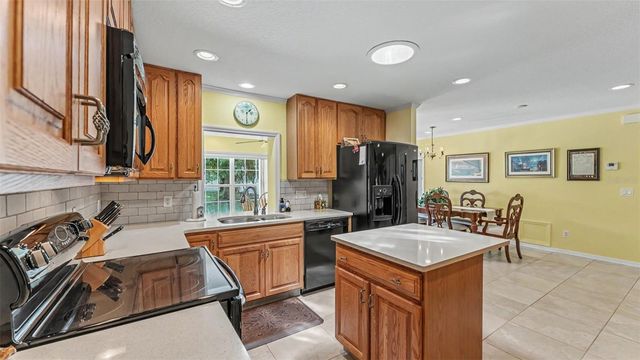 913 E LAKE PARKER DRIVE, Lakeland, FL 33801