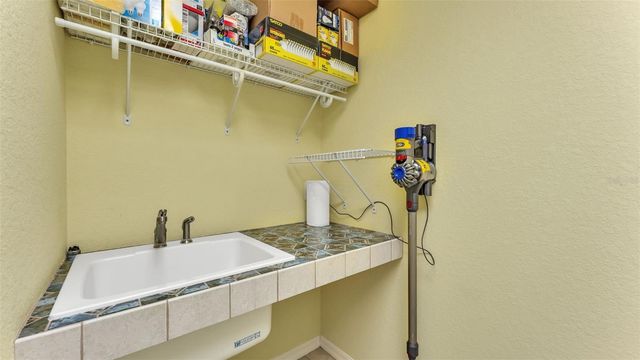 913 E LAKE PARKER DRIVE, Lakeland, FL 33801