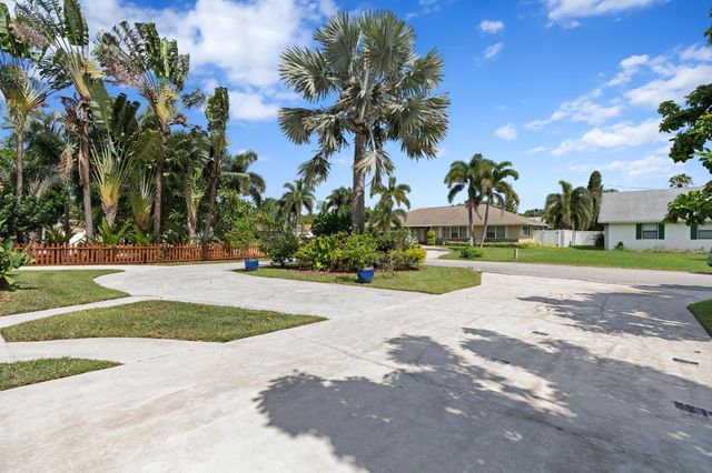 2996 Cardinal Drive, Delray Beach, FL 33444
