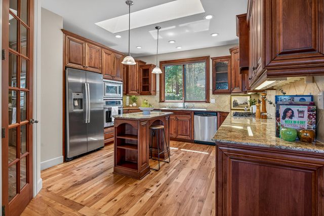 19305 Brookside Way, Bend, OR 97702