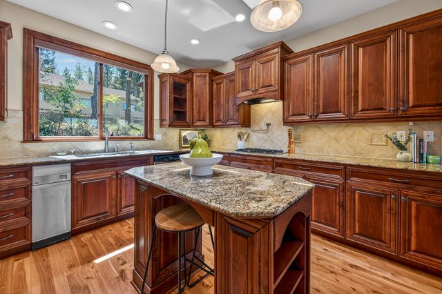 19305 Brookside Way, Bend, OR 97702