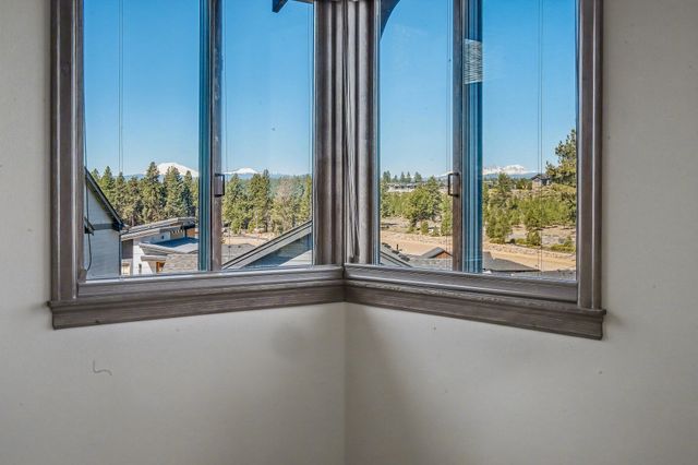19305 Brookside Way, Bend, OR 97702