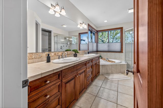 19305 Brookside Way, Bend, OR 97702