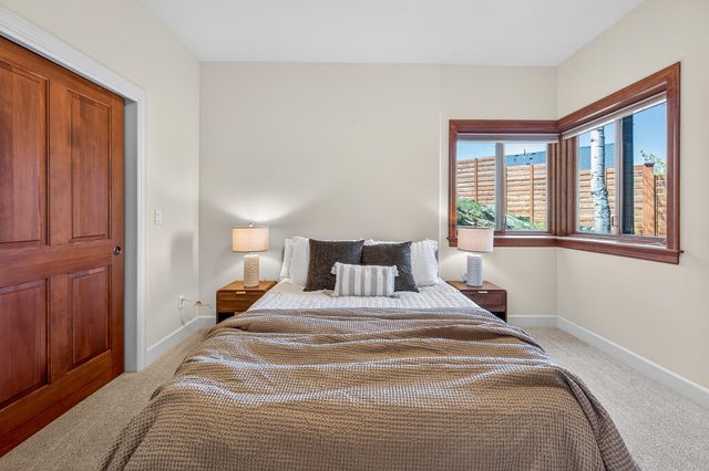 19305 Brookside Way, Bend, OR 97702