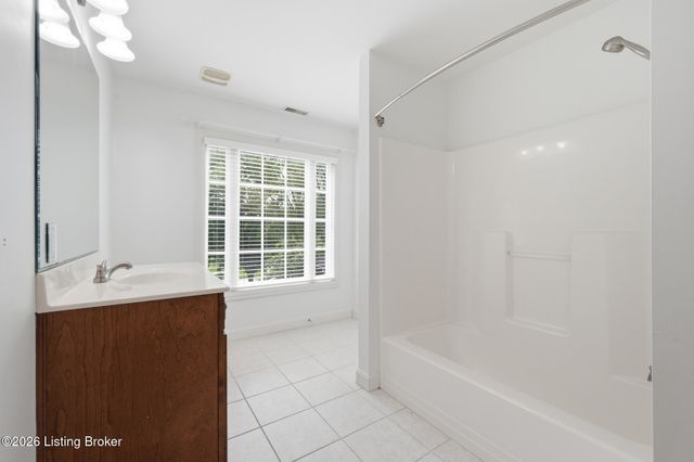 3000 Heather Green Blvd, La Grange, KY 40031