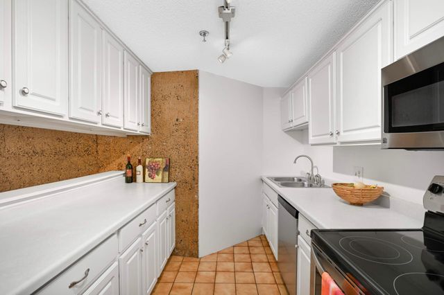 3141 Dean Court 102, Minneapolis, MN 55416