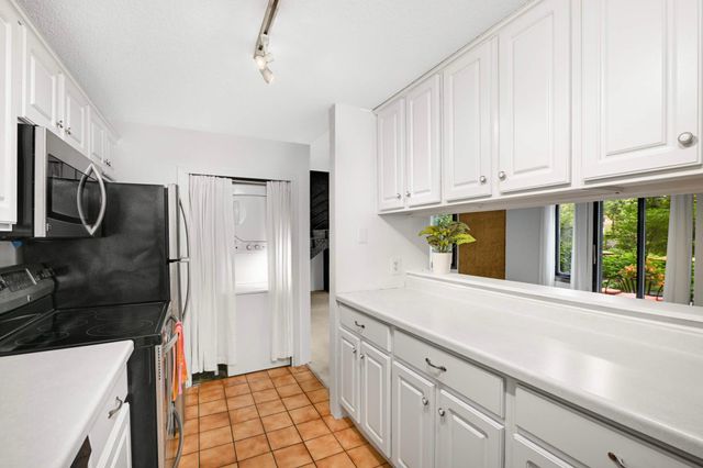 3141 Dean Court 102, Minneapolis, MN 55416