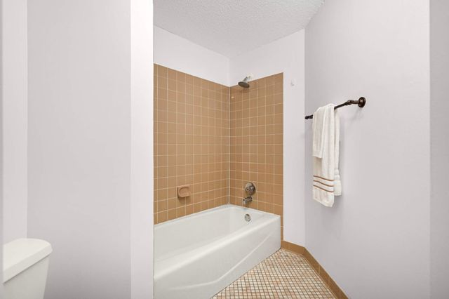 3141 Dean Court 102, Minneapolis, MN 55416