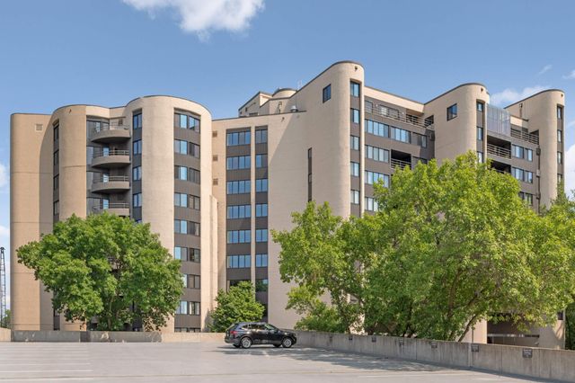 3141 Dean Court 102, Minneapolis, MN 55416