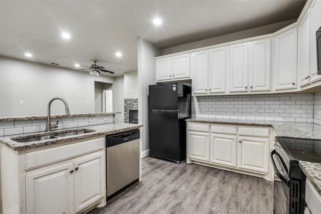 1812 Carrington Drive, Glenn Heights, TX 75154