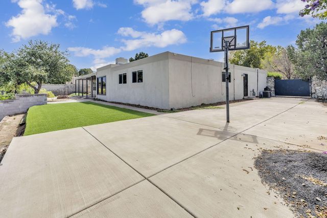 8901 Osuna Road NE, Albuquerque, NM 87111