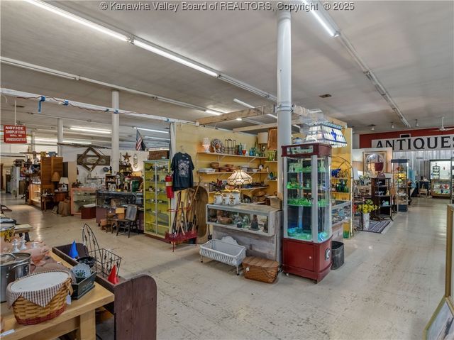 307 21st Street, Nitro, WV 25143