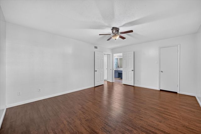 5043 Les Chateaux Drive 214, Dallas, TX 75235
