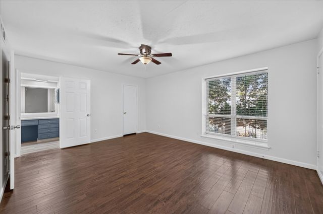 5043 Les Chateaux Drive 214, Dallas, TX 75235
