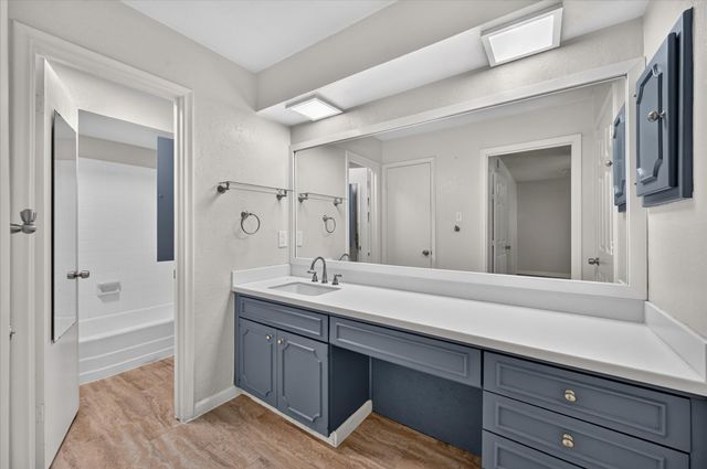 5043 Les Chateaux Drive 214, Dallas, TX 75235