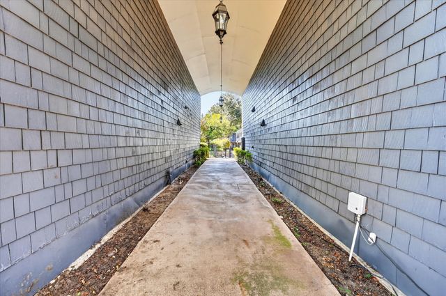 5043 Les Chateaux Drive 214, Dallas, TX 75235
