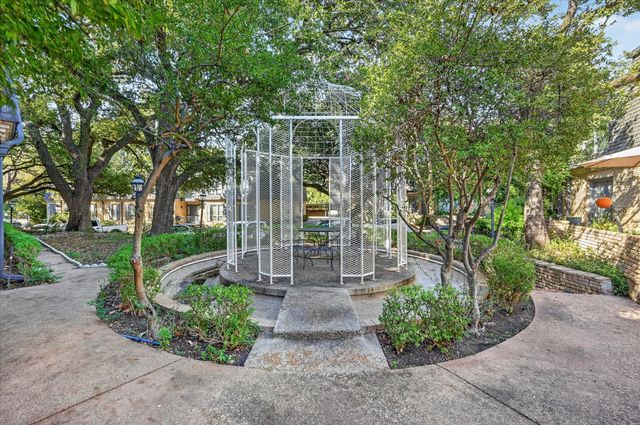 5043 Les Chateaux Drive 214, Dallas, TX 75235