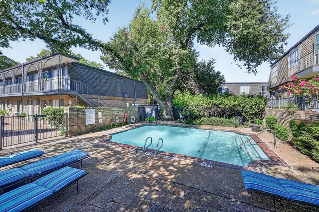 5043 Les Chateaux Drive 214, Dallas, TX 75235