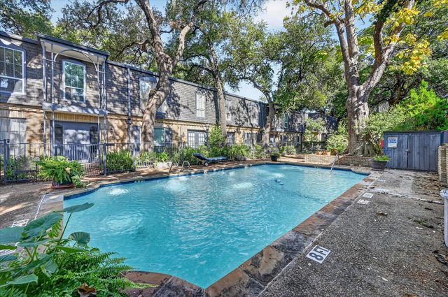 5043 Les Chateaux Drive 214, Dallas, TX 75235