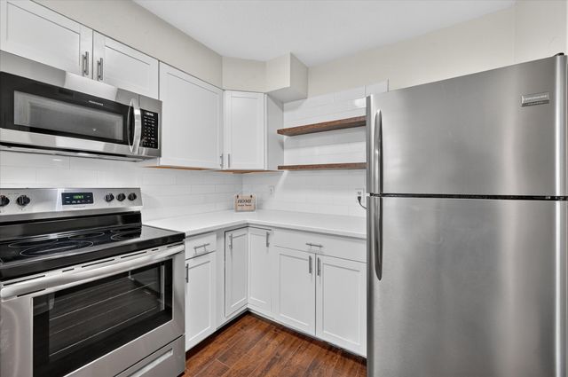 5043 Les Chateaux Drive 214, Dallas, TX 75235