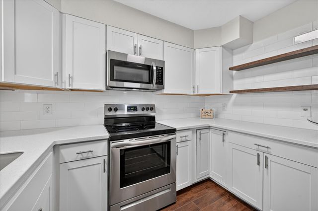 5043 Les Chateaux Drive 214, Dallas, TX 75235