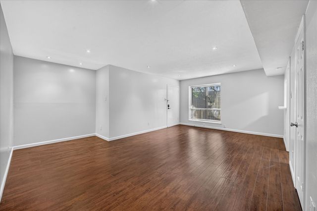 5043 Les Chateaux Drive 214, Dallas, TX 75235